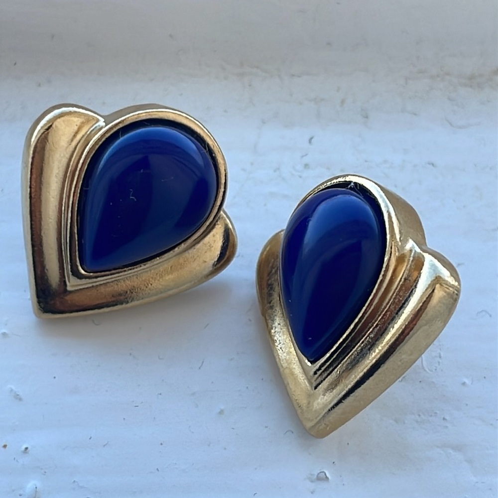 Vintage Avon Gold and Blue Teardrop Earrings with blue stone